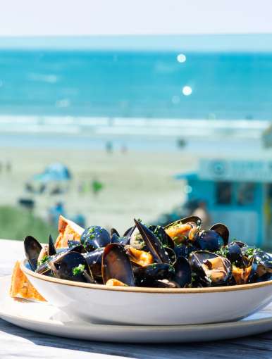 Beachside Grill Mussels with view