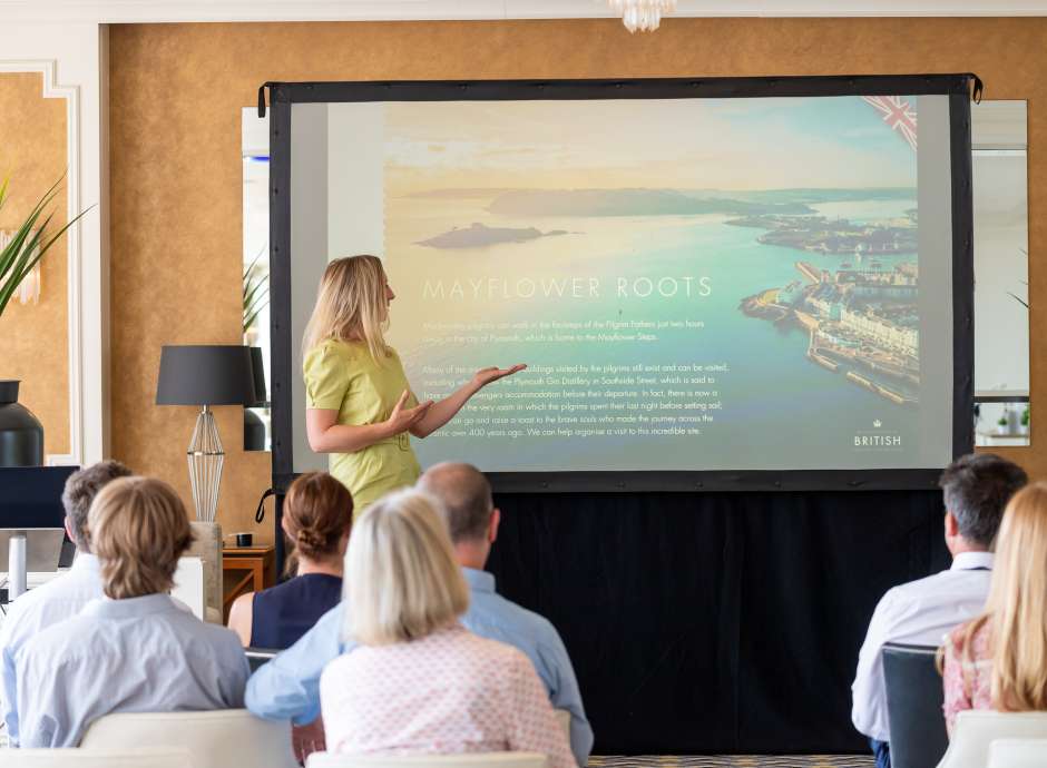 Lady presenting with a screen during a conference 